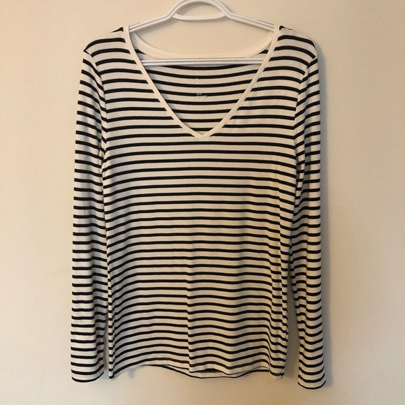 a new day Tops - Target A New Day Black & White Stripe V-Neck tshirt NWT